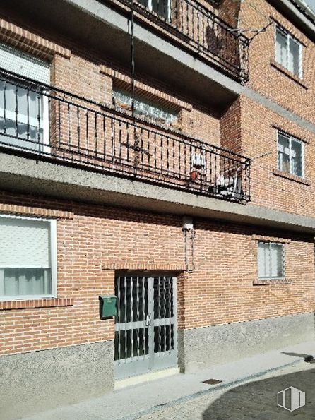 Local en venta en Calle Barco, 98, San Bartolomé de Pinares, Ávila, 05267 con ventana, puerta, ladrillo, apartamento, balcón, material de construcción y iluminación natural alrededor