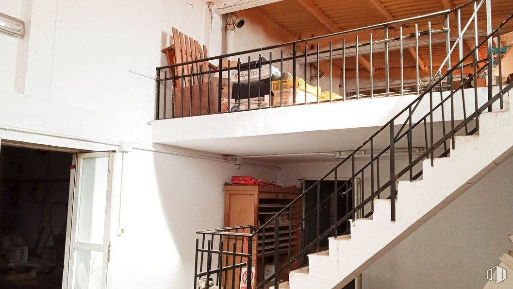 Retail for sale at Calle Tercia, Malpica de Tajo, Toledo, 45692 with building, property, fixture, wood, stairs, window, baluster, hardwood, handrail and house around