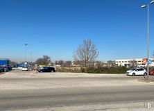 Land for sale at Calle Bronce, 16, Arganda del Rey, Madrid, 28500 with car, building, sky, vehicle, motor vehicle, street light, tire, asphalt, road surface and wheel around