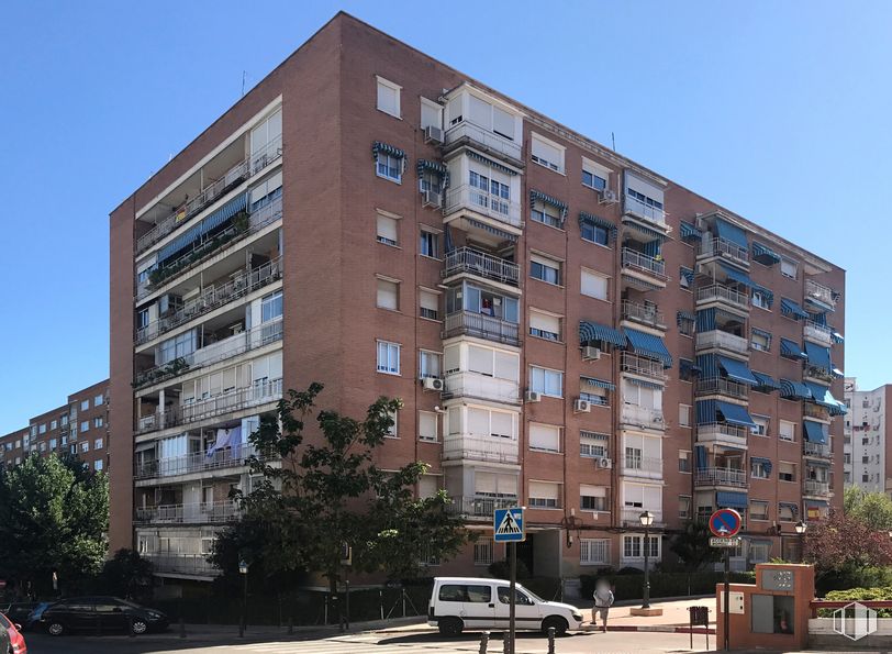 Local en alquiler y venta en Calle Monte, 2, Alcorcón, Madrid, 28921 con coche, edificio, camioneta, cielo, ventana, rueda, árbol, neumático, vehículo y bloque de torre alrededor