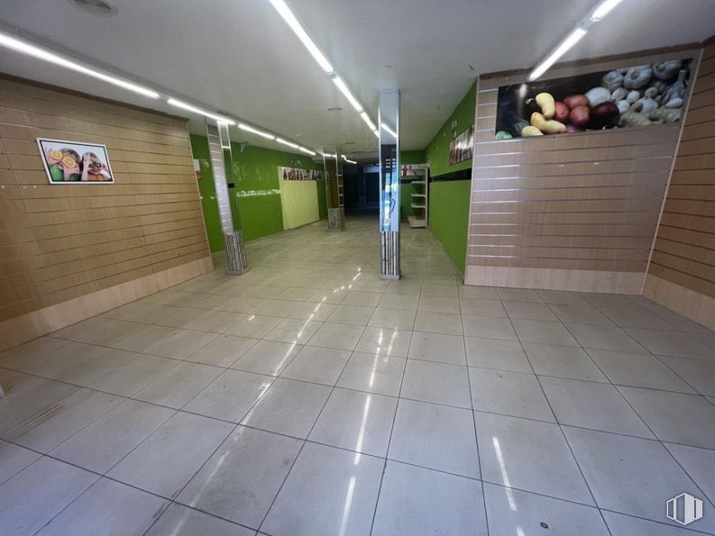 Retail for sale at Calle Santiago de la Fuente, Bargas, Toledo, 45593 with fixture, floor, flooring, wall, tile flooring, composite material, ceiling, concrete, wood and parking around