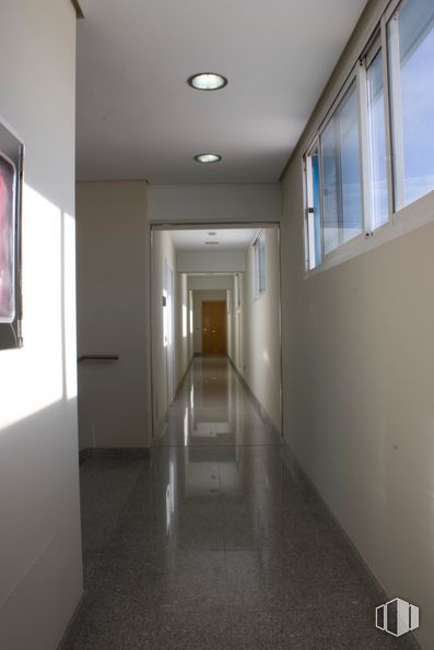 Oficina en alquiler en Camino Rejas, 1, Coslada, Madrid, 28820 con ventana, accesorio, mediante, piso, edificio, material compuesto, entrada, simetría, vidrio, aluminio y techo alrededor