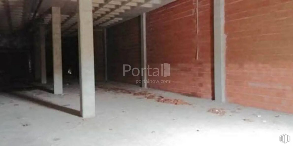 Industrial for sale at Avenida Ermita de San Juan, 54, Navalcarnero, Madrid, 28600 with wood, flooring, floor, composite material, building material, brickwork, brick, concrete, hall and hardwood around