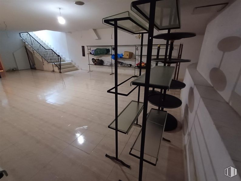 Local en venta en Avenida Comunidad de Madrid, 11, Mejorada del Campo, Madrid, 28840 con madera, suelo, suelos, estantería, espacio, suelo de baldosas, madera dura, hall, vidrio y techo alrededor