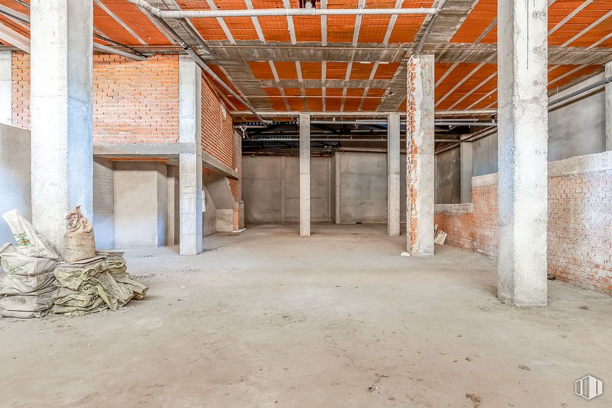 Retail for sale & for rent at Zona Pilar, Talavera de la Reina, Toledo, 45600 with wood, floor, beam, composite material, hall, flooring, building material, ceiling, concrete and brick around