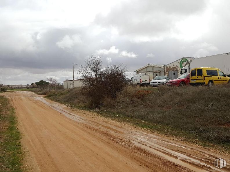 Industrial for sale at Paraje Santa Ana, Villanueva de la Jara, Cuenca, 16230 with car, van, cloud, sky, tire, plant, vehicle, wheel, road surface and asphalt around