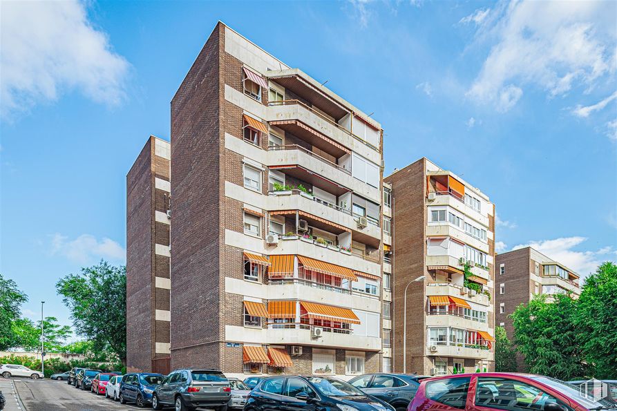 Oficina en alquiler en Canillas, Hortaleza, Madrid, 28033 con coche, edificio, nube, cielo, neumático, rueda, bloque de pisos, árbol, vehículo y diseño urbano alrededor