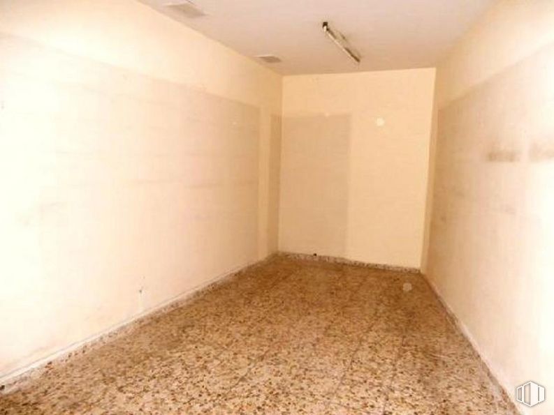 Local en venta en Avenida Generalísimo, 15, Valdelaguna, Madrid, 28391 con madera, piso, suelo, pared, tinte para madera, edificio, madera, accesorio, sombra y techo alrededor