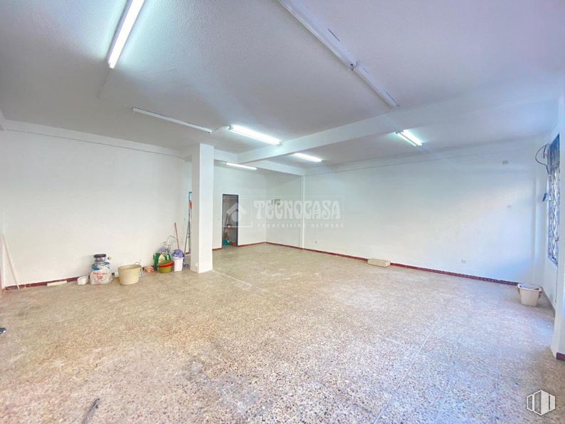 Retail for rent at Calle Galicia, Getafe, Madrid, 28903 with light fixture, lighting, hall, flooring, ceiling, building, space, wood, concrete and event around