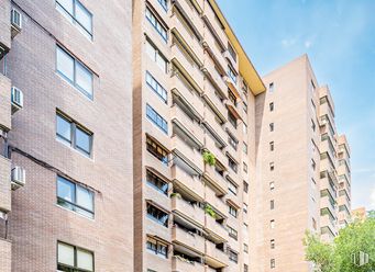 Local en venta en Fuencarral - El Pardo, Fuencarral - El Pardo, Madrid, 28029 con edificio, ventana, cielo, nube, propiedad, bloque de pisos, arquitectura, diseño urbano, condominio y barrio alrededor