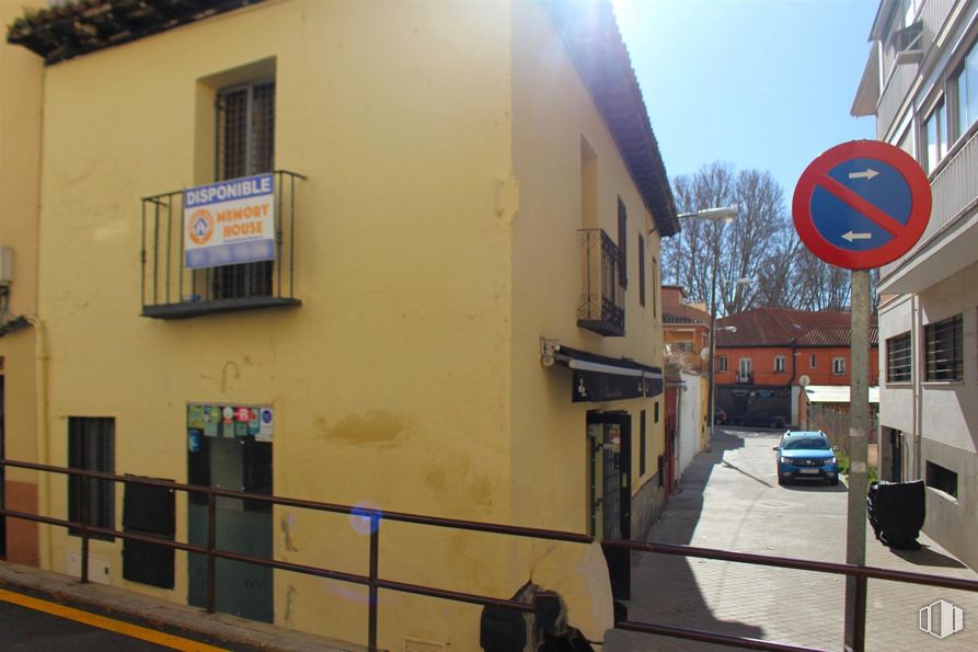 Local en alquiler y venta en Calle Mira Río Alta, Fuencarral - El Pardo, Madrid, 28048 con ventana, señal de tráfico, puerta, edificio, neumático, rueda, arquitectura, coche, vehículo y planta alrededor