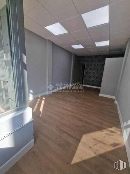 Local en venta en Calle Vía Carpetana, Carabanchel, Madrid, 28047 con accesorio, madera, interiorismo, edificio, suelos, hall, madera dura, puerta, techo y tinte para madera alrededor