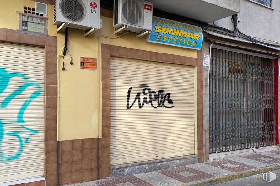 Retail for rent at Avenida Guadalajara, 13, Azuqueca de Henares, Guadalajara, 19200 with window blind, property, fixture, infrastructure, building, door, wood, font, neighbourhood and facade around