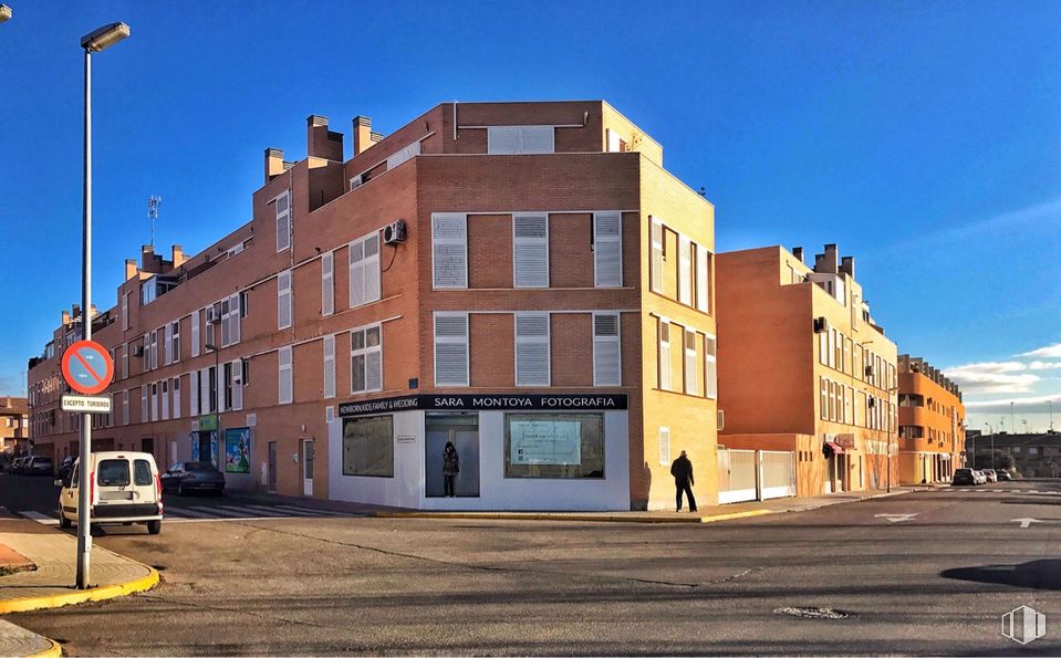 Retail for sale & for rent at Calle Cauce, 6, Illescas, Toledo, 45200 with building, car, street light, sky, window, urban design, cloud, road surface, residential area and facade around