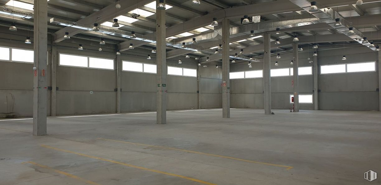 Industrial for sale at Paseo Tren Talgo, Las Rozas de Madrid, Madrid, 28290 with building, field house, architecture, shade, hall, parking, beam, ceiling, fixture and parking lot around