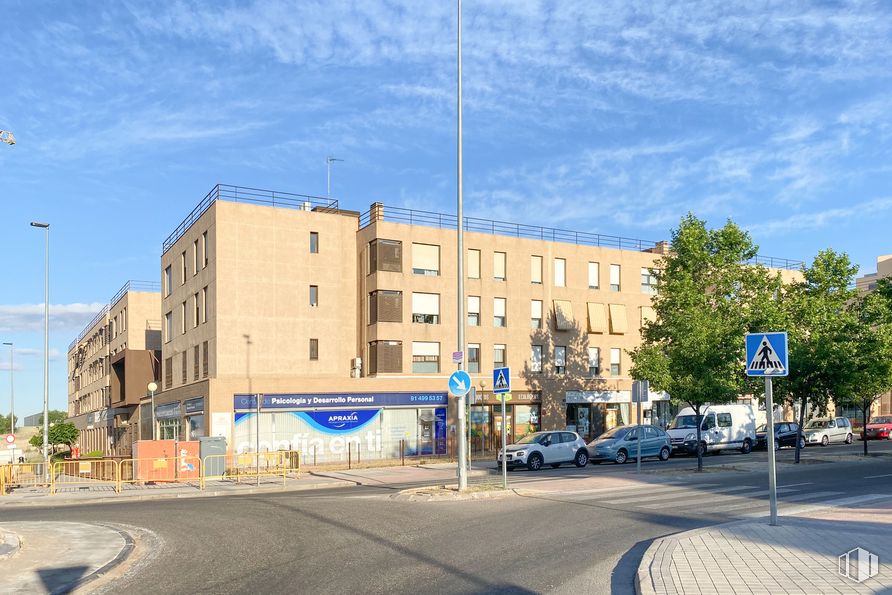 Local en venta en Calle José Hierro, 92, Rivas-Vaciamadrid, Madrid, 28529 con edificio, coche, cielo, nube, ventana, luz de la calle, superficie de la carretera, árbol, casa y diseño urbano alrededor