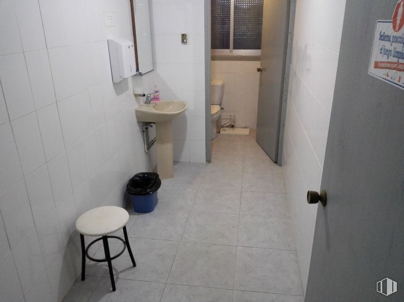 Industrial for sale at Calle Polígono Industrial, Las Ventas de Retamosa, Toledo, 45183 with stool, sink, mirror, tap, plumbing fixture, building, bathroom sink, floor, flooring and fixture around