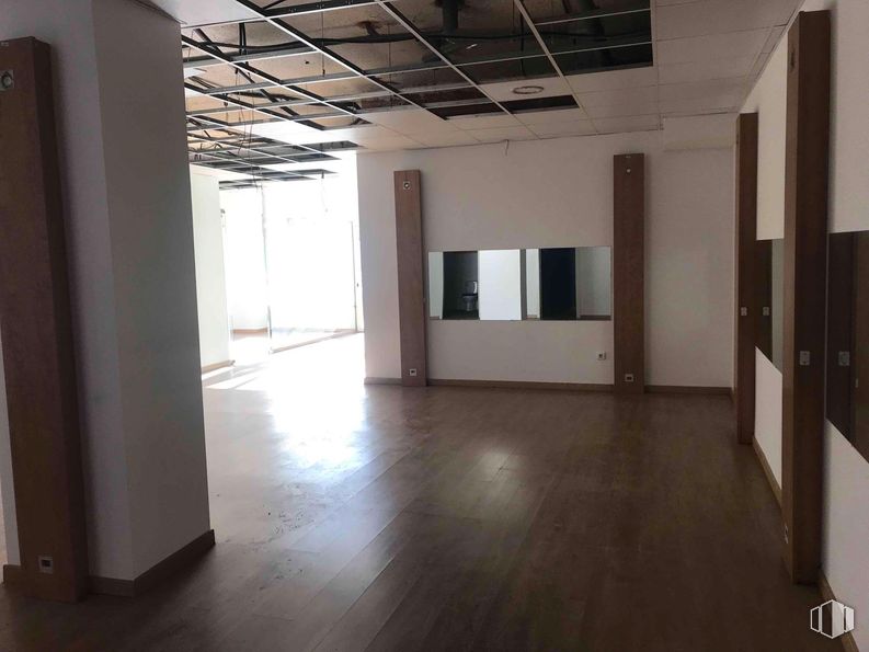 Local en alquiler en Zona centro, Alcobendas, Madrid, 28108 con suelos, suelo, madera, interiorismo, techo, suelos de madera, suelo laminado, hall, suelo de baldosas y madera dura alrededor