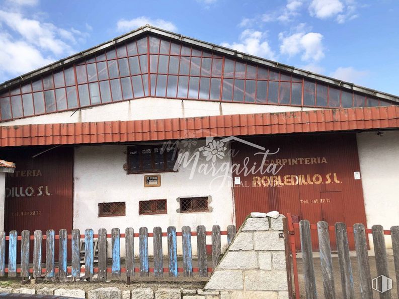 Nave en venta en Zona industrial, Bustarviejo, Madrid, 28720 con edificio, nube, cielo, madera, ventana, pared, fachada, sombra, zona rural y tejado alrededor