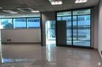 Oficina en alquiler en Zona Diversia, Alcobendas, Madrid, 28108 con accesorio, ventana, edificio, diseño de interiores, sombra, piso, pavimentos, vidrio, techo y edificio comercial alrededor