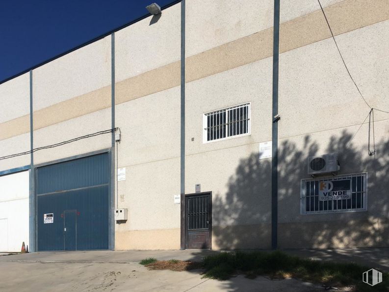 Industrial for sale at Carretera Navalpino, Polán, Toledo, 45161 with window, building, door, architecture, shade, automotive tire, asphalt, facade, automotive exterior and commercial building around