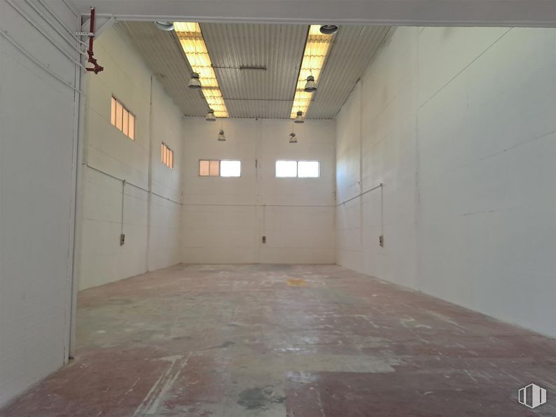 Nave en alquiler en Zona industrial, Illescas, Toledo, 45200 con ventana, suelo, suelos, madera, edificio, techo, accesorio, hall, hormigón y simetría alrededor