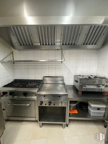 Local en alquiler y venta en Calle Real de Arganda, Villa de Vallecas, Madrid, 28031 con aparato de cocina, estufa de gas, electrodoméstico, electrodoméstico, cocina, cocina, estufa, campana de cocina, encimera y encimera alrededor