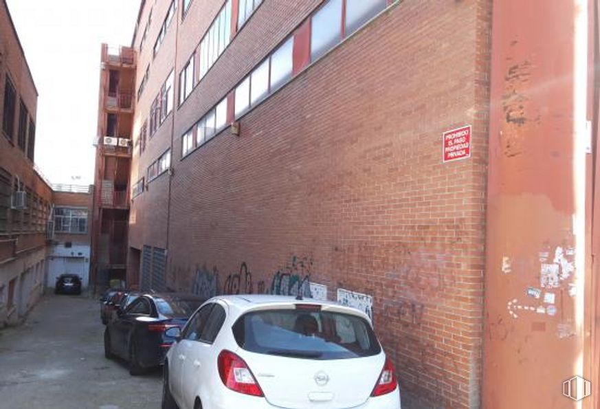 Oficina en venta en Calle Alfonso Gómez, 37, San Blas - Canillejas, Madrid, 28037 con coche, edificio, vehículo terrestre, vehículo, fotografía, ventana, vehículo de motor, infraestructura, iluminación automotriz y diseño automotriz alrededor