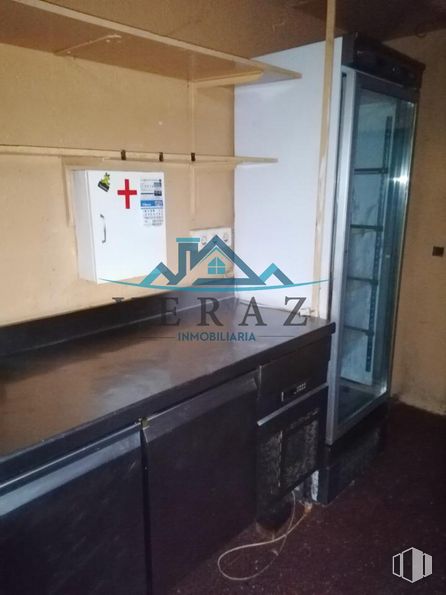 Retail for sale at Calle Joaquina Santander, Talavera de la Reina, Toledo, 45600 with cabinetry, furniture, building, countertop, wood, house, kitchen, table, floor and flooring around