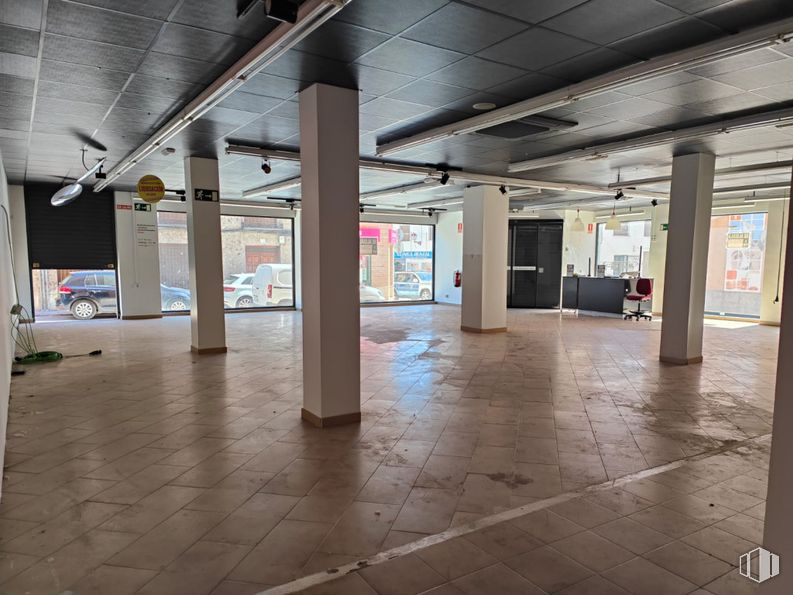 Retail for sale & for rent at Centro urbano, Corral de Almaguer, Toledo, 45880 with flooring, floor, ceiling, interior design, lighting, composite material, glass, tile flooring, transparency and light fixture around