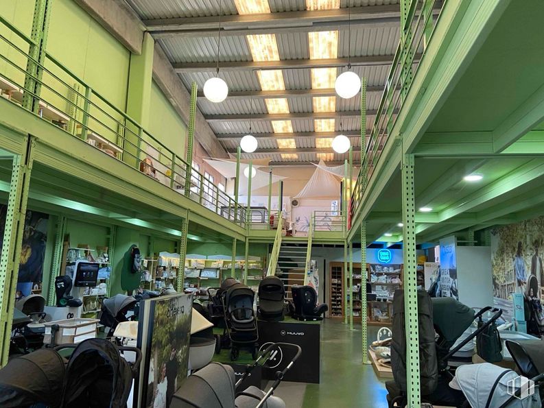 Industrial for rent at Polígono industrial Norte, San Sebastián de los Reyes, Madrid, 28700 with ceiling, interior design, lighting, flooring, floor, engineering, cleanliness, hall, light fixture and shelf around