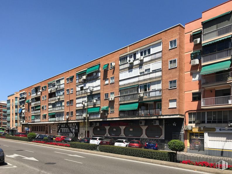 Local en venta en Ronda Poniente, 13, Torrejón de Ardoz, Madrid, 28850 con edificio, cielo, propiedad, ventana, planta, coche, diseño urbano, vehículo, modo de transporte y barrio alrededor