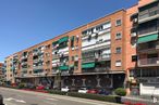 Retail for sale at Ronda Poniente, 13, Torrejón de Ardoz, Madrid, 28850 with building, sky, property, window, plant, car, urban design, vehicle, mode of transport and neighbourhood around