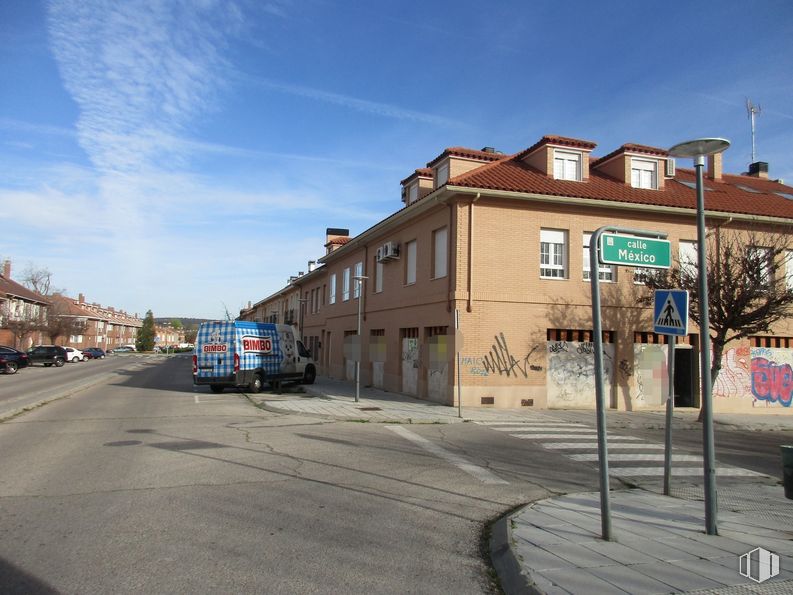 Local en alquiler en Paseo Descubrimiento, San Martín de la Vega, Madrid, 28330 con edificio, camioneta, cielo, nube, ventana, luz de la calle, superficie de carretera, vehículo, asfalto y diseño urbano alrededor