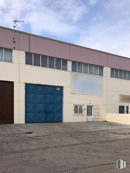 Industrial for sale at Calle Casetón, 29, Ontígola, Toledo, 45340 with door, building, window, sky, cloud, fixture, composite material, facade, engineering and commercial building around