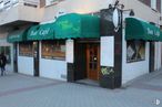 Retail for rent at Calle Villa de Marín, 1, Fuencarral - El Pardo, Madrid, 28029 with building, person, window, awning, house, door, urban design, facade, city and mixed-use around