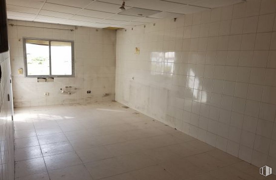 Nave en venta en Camino Labajos, Cubas de la Sagra, Madrid, 28978 con ventana, accesorio, pasillo, madera, piso, suelo, techo, edificio, hormigón y espacio alrededor