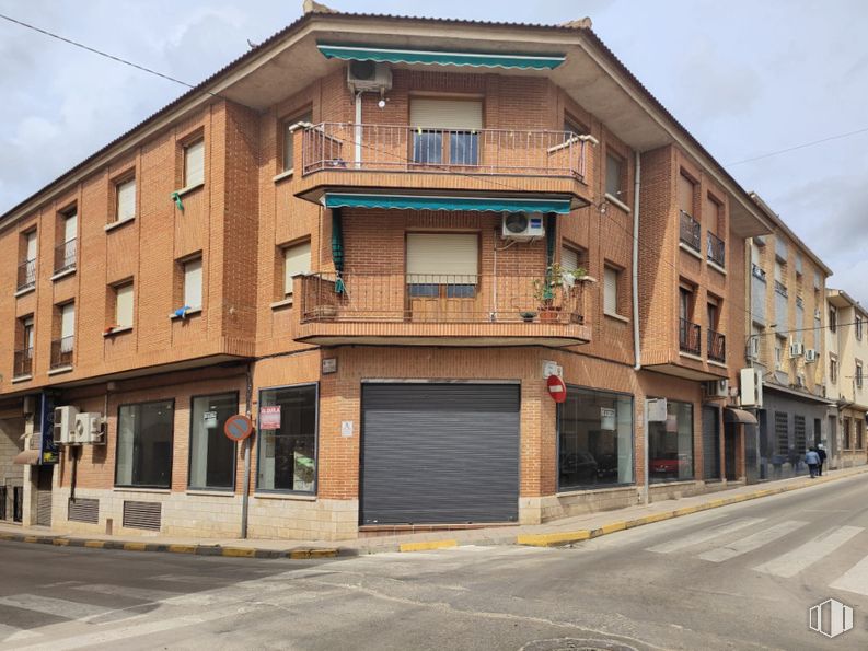 Local en alquiler y venta en Centro urbano, Corral de Almaguer, Toledo, 45880 con ventana, edificio, ciudad, zona urbana, fachada, barrio, zona residencial, calle, puerta y diseño urbano alrededor