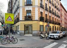 Local en venta en Ronda Toledo, 28, Arganzuela, Madrid, 28005 con coche, bicicleta, neumático, edificio, persona, motocicleta, rueda, vehículo terrestre, ventana y vehículo alrededor