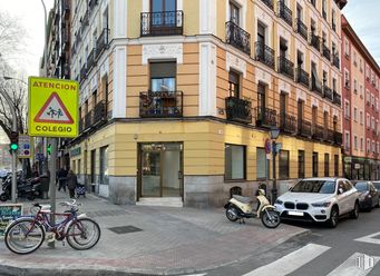 Local en venta en Ronda Toledo, 28, Arganzuela, Madrid, 28005 con coche, bicicleta, neumático, edificio, persona, motocicleta, rueda, vehículo terrestre, ventana y vehículo alrededor