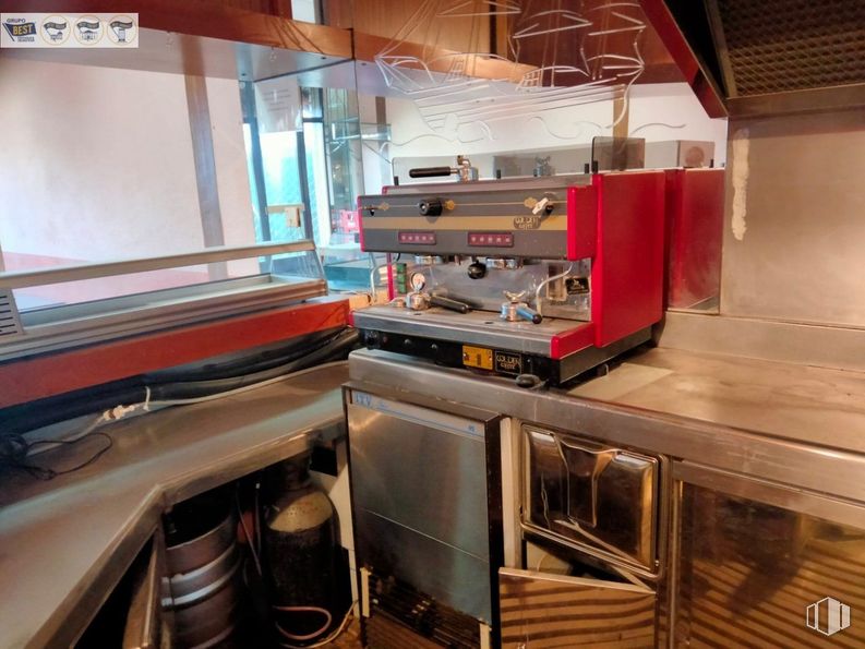 Retail for sale at El Sotillo - La Lastrilla, La Lastrilla, Segovia, 40196 with lighting, kitchen appliance, countertop, kitchen, major appliance, machine, restaurant, shelf, food and fast food restaurant around