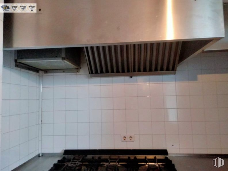 Retail for sale at El Sotillo - La Lastrilla, La Lastrilla, Segovia, 40196 with kitchen hood, kitchen appliance, grey, major appliance, kitchen stove, silver, kitchen, cooktop, home appliance and stove around