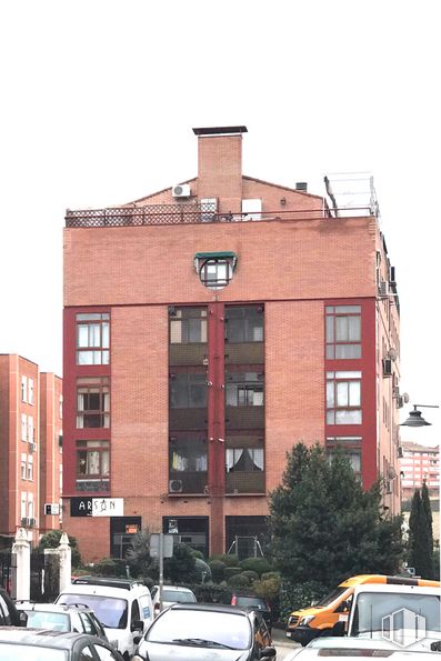 Local en venta en Calle Mayor, 38, Algete, Madrid, 28110 con edificio, coche, vehículo terrestre, cielo, ventana, vehículo, vehículo motorizado, neumático, exterior automotriz y iluminación automotriz alrededor