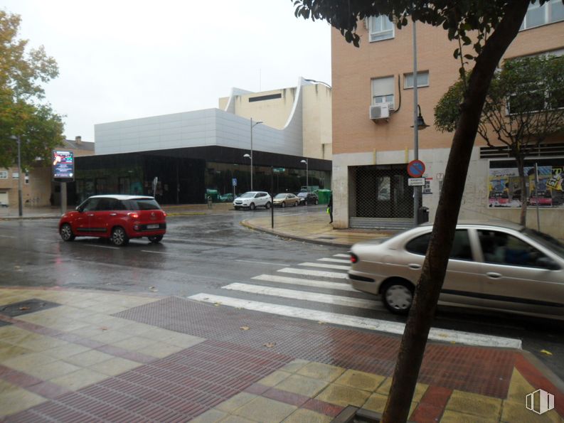 Local en alquiler en Zona Centro, Pinto, Madrid, 28320 con coche, edificio, neumático, rueda, luz de estacionamiento automotriz, vehículo terrestre, vehículo, cielo, infraestructura y árbol alrededor