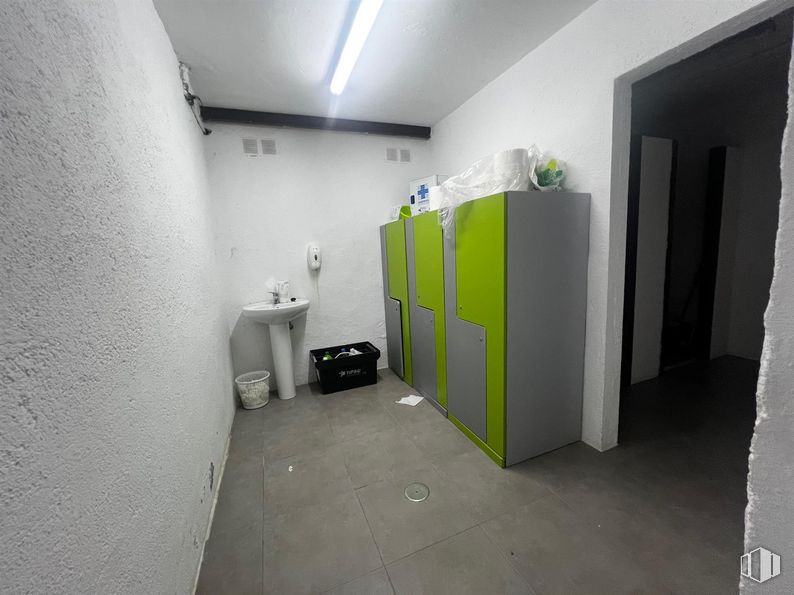 Industrial for sale at Urbanización Casablanca, Collado Villalba, Madrid, 28400 with sink, wardrobe, light fixture, lighting, cupboard, cabinetry, building, fixture, interior design and floor around