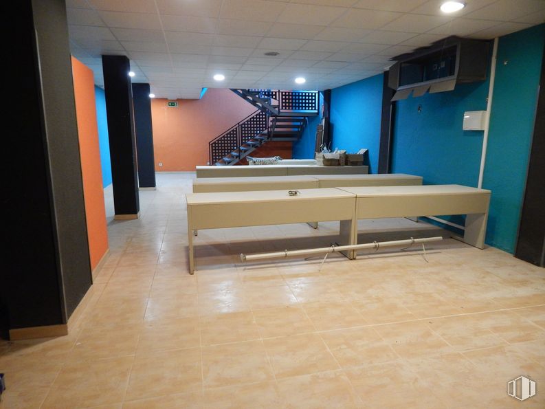 Retail for sale & for rent at Paseo San Roque, Ávila, 05003 with table, property, furniture, wood, interior design, hall, house, flooring, floor and couch around