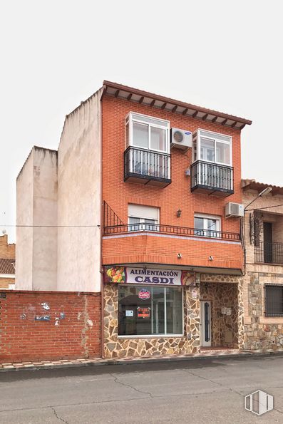 Retail for sale at Calle Juan Segura, 19, Gerindote, Toledo, 45518 with window, building, daytime, wood, orange, brickwork, brick, neighbourhood, line and condominium around