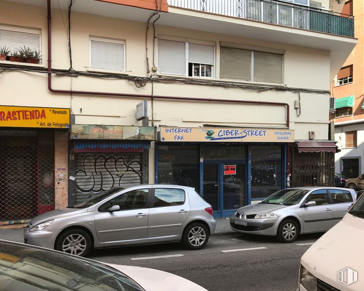 Local en alquiler en Calle Baleares, 10, Carabanchel, Madrid, 28019 con rueda, coche, neumático, edificio, luz de estacionamiento automotriz, vehículo terrestre, vehículo, fotografía, ventana y vehículo motorizado alrededor