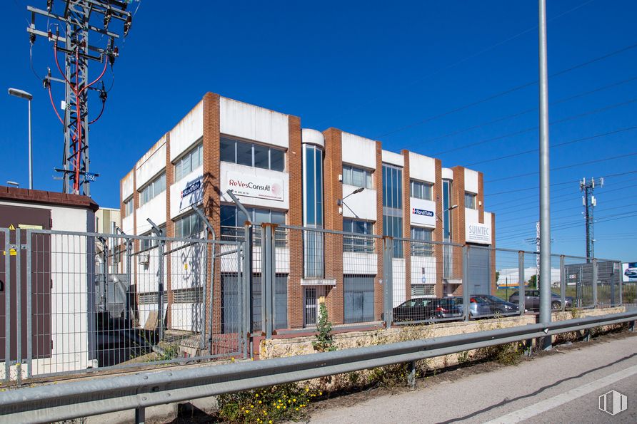 Oficina en alquiler en Carretera Fuenlabrada, 2054, Pinto, Madrid, 28320 con edificio, cielo, planta, durante el día, luz de la calle, arquitectura, diseño urbano, árbol, barrio y zona residencial alrededor