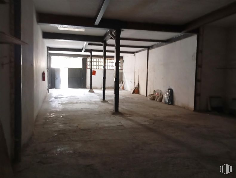 Local en venta en Travesia Oriente, 12, Getafe, Madrid, 28901 con lámpara, accesorio, suelo, suelos, material compuesto, techo, hall, hormigón, edificio y habitación alrededor